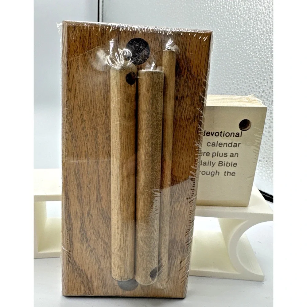 New- Daily Walk‎ with God Perpetual Calendar with Wooden Stand. Bible in a Year.